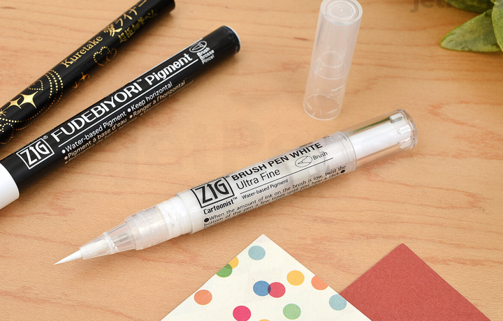Zig Cartoonist White Brush Pen